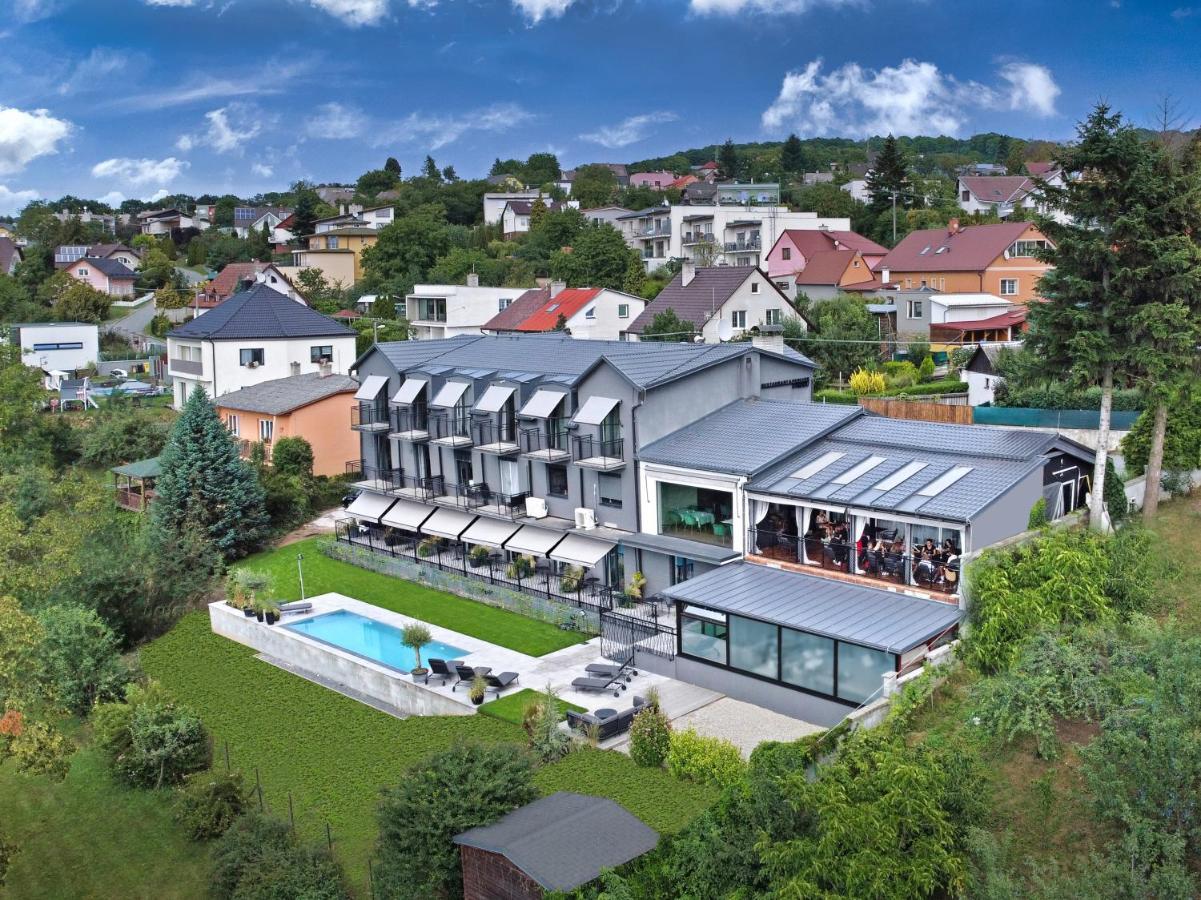 Restaurant & Pension U Hradu Sternberk Exterior foto
